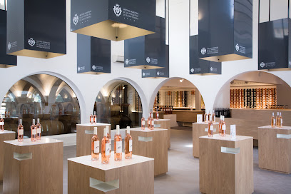 Sarl Petit Village - La Boutique Des Maitres Vignerons De La Presqu'île De Saint-Tropez Caviste à Gassin