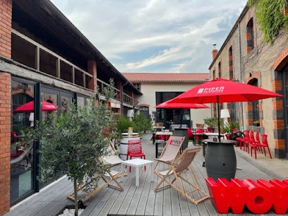 Wineswan Club, Caviste à Maringues